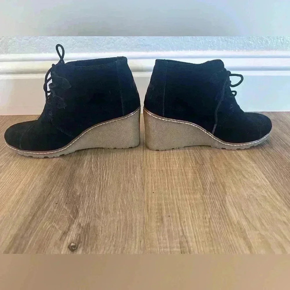 TOMS Black Wedge Ankle Boots Women's Size 7 Lace-Up Minimal Wear Leather Comfy - Picture 4 of 13